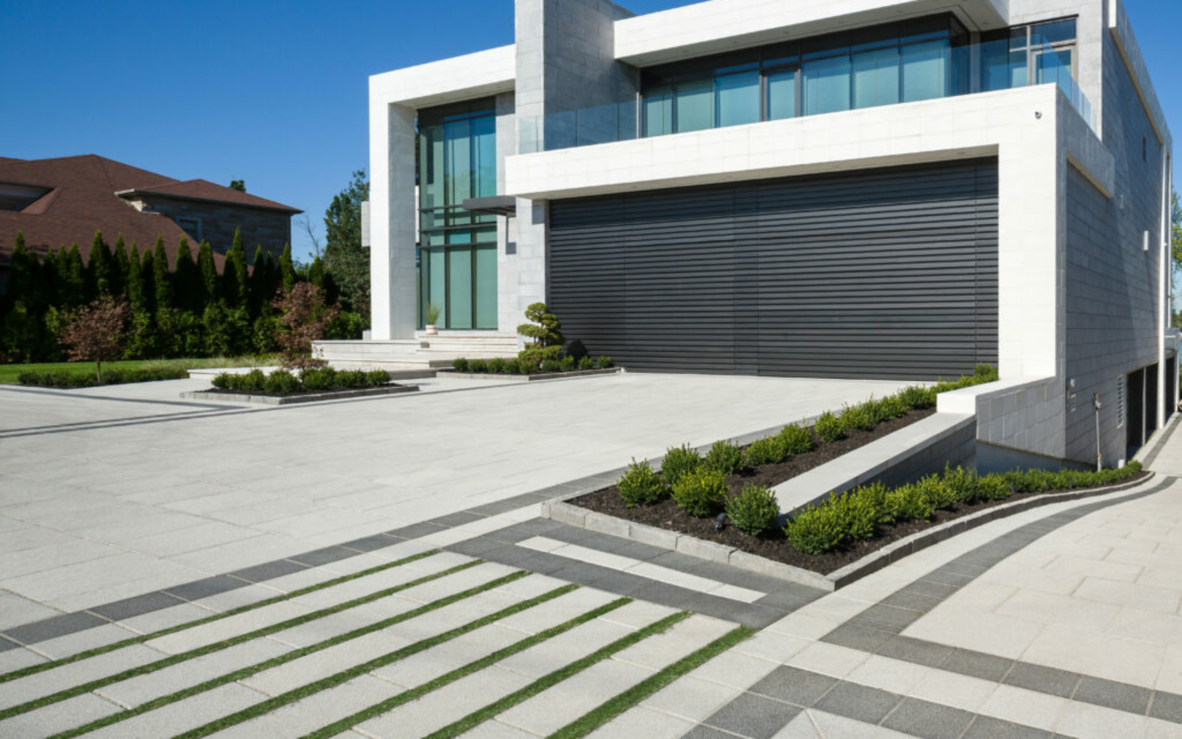 Pave Boisbriand Driveway with slope Pave Boisbriand Driveway with slope