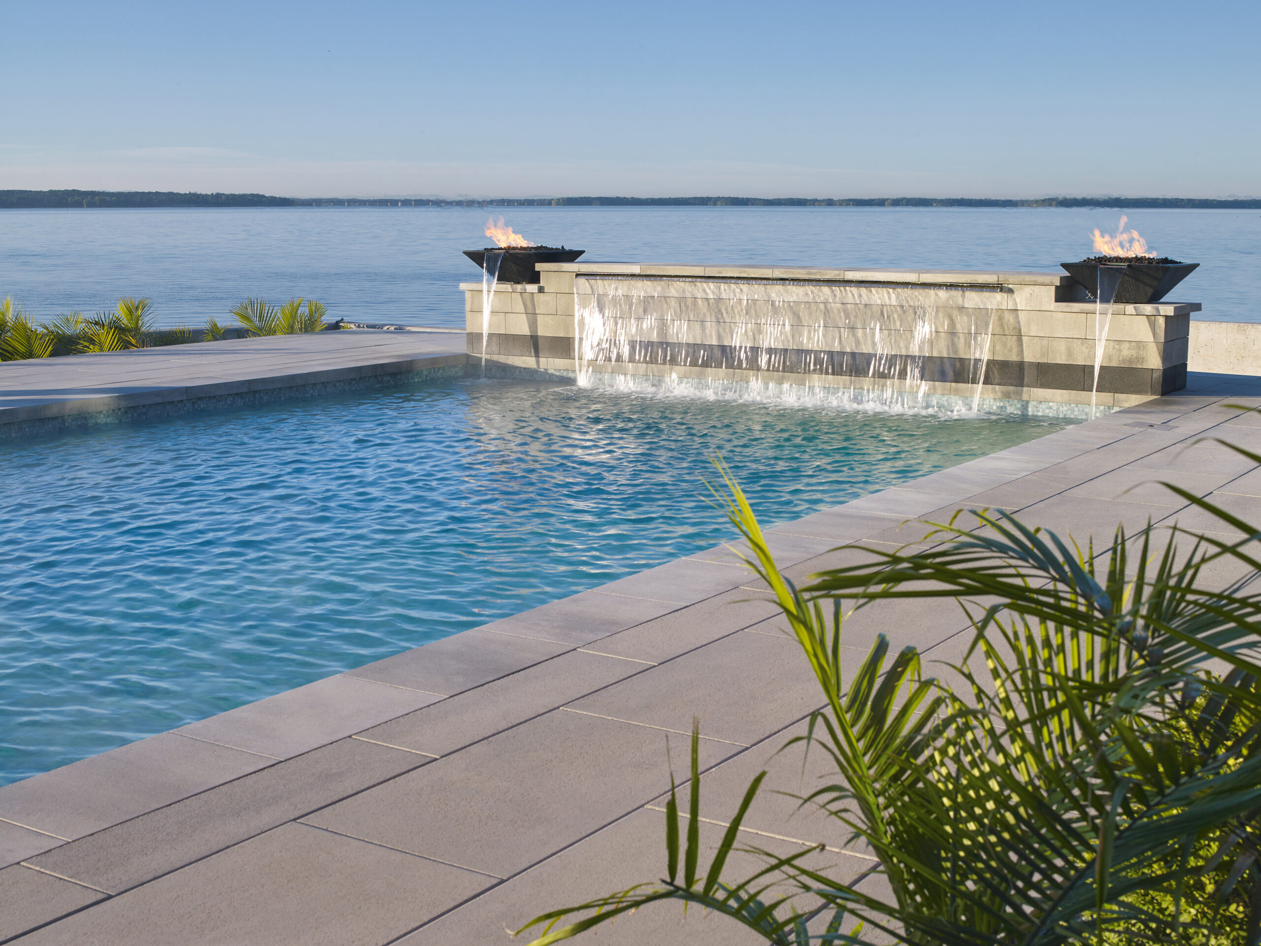 Pave Boisbriand Infinity Pool and Deck